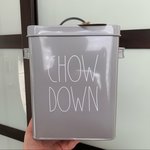 ๐บ๐ธ Rae Dunn CHOW DOWN small pet bin - Picture 1 of 3